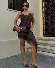 Melissa Vestido midi asimétrico de satén con encaje