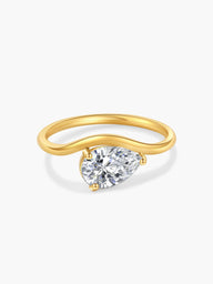 Anillo de banda con circonia en corte pera Zarina